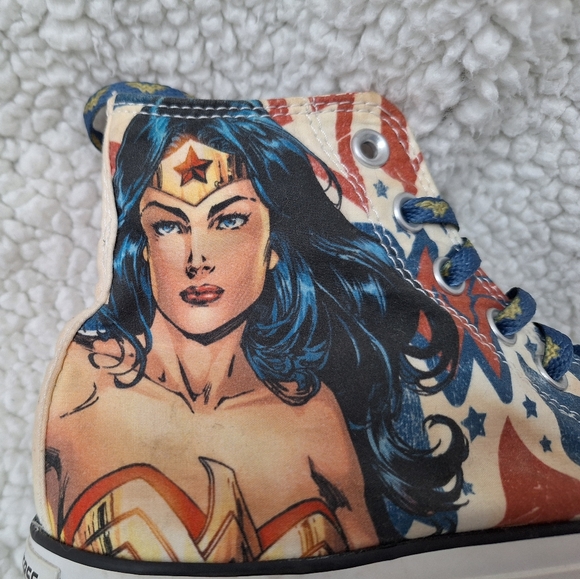 ConverseWonder Woman High Top Chuck Taylors Womens Size 9 - Picture 2 of 10